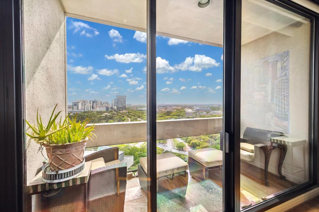 1111 Hermann Drive # 21E