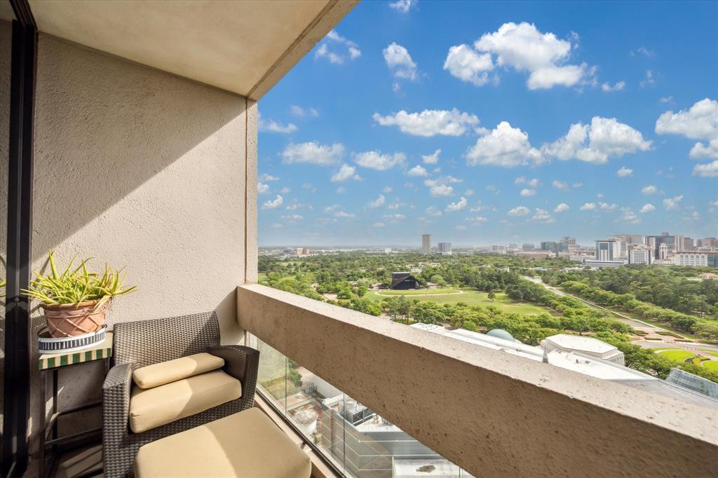 1111 Hermann Drive # 21E