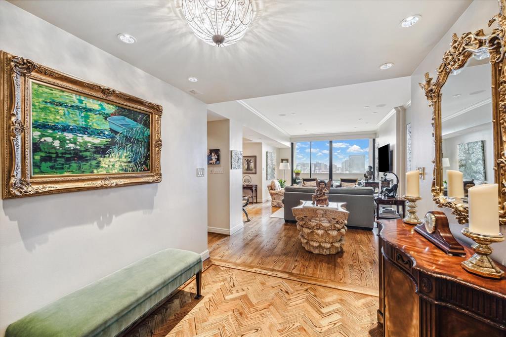 1111 Hermann Drive # 21E