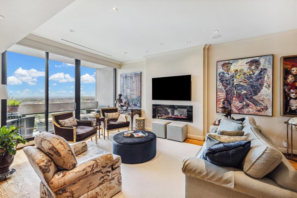 1111 Hermann Drive # 21E