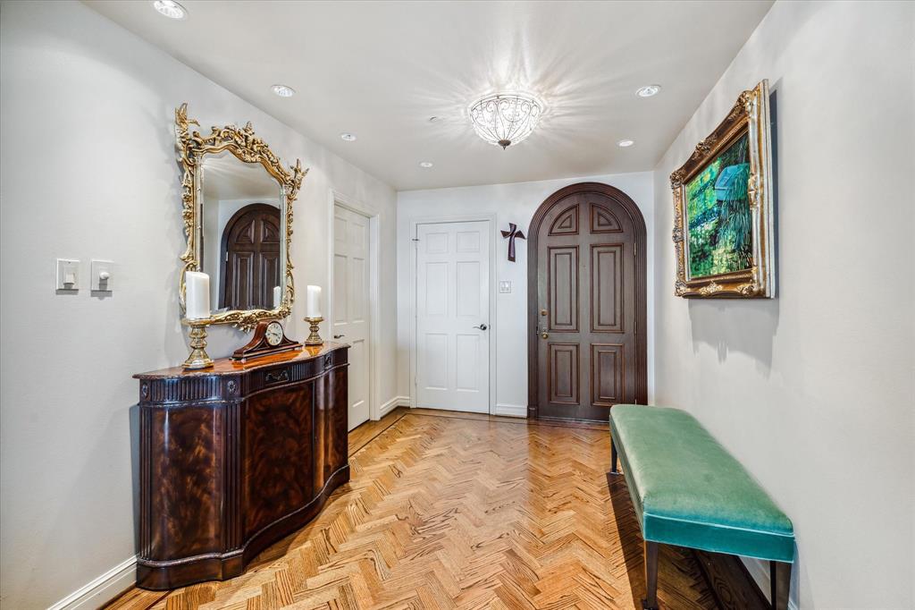 1111 Hermann Drive # 21E