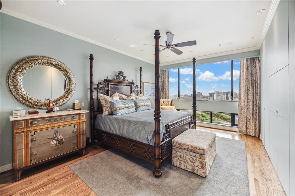 1111 Hermann Drive # 21E