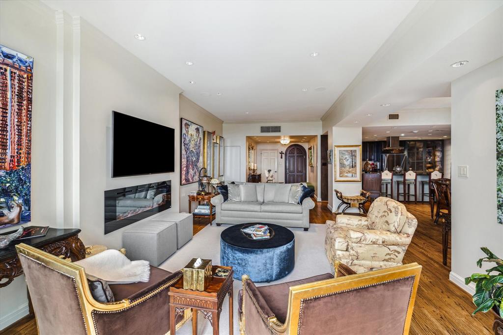 1111 Hermann Drive # 21E