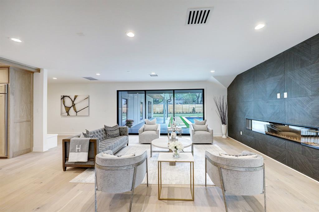 12518 Old Oaks Drive