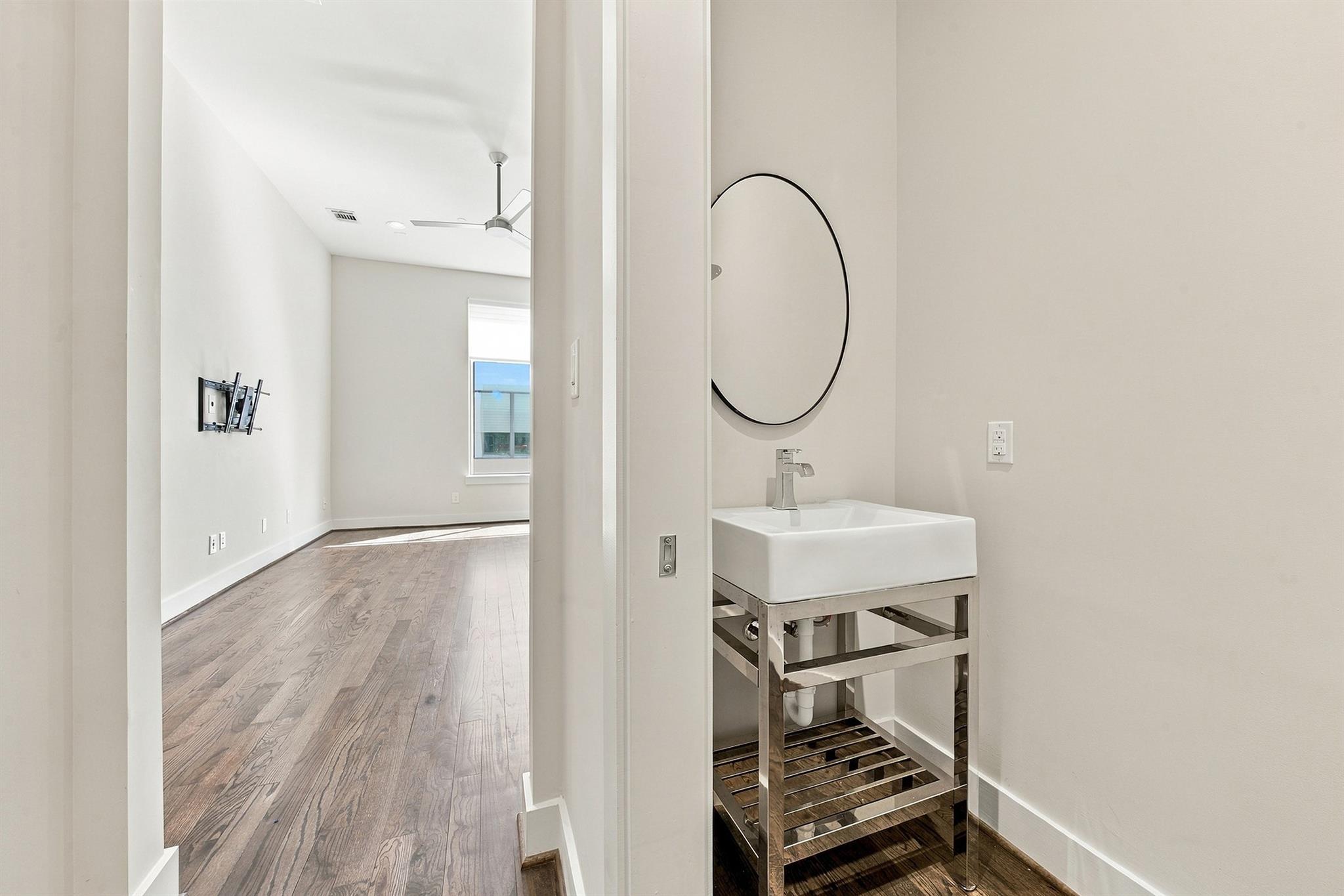 1004 California Street # 203