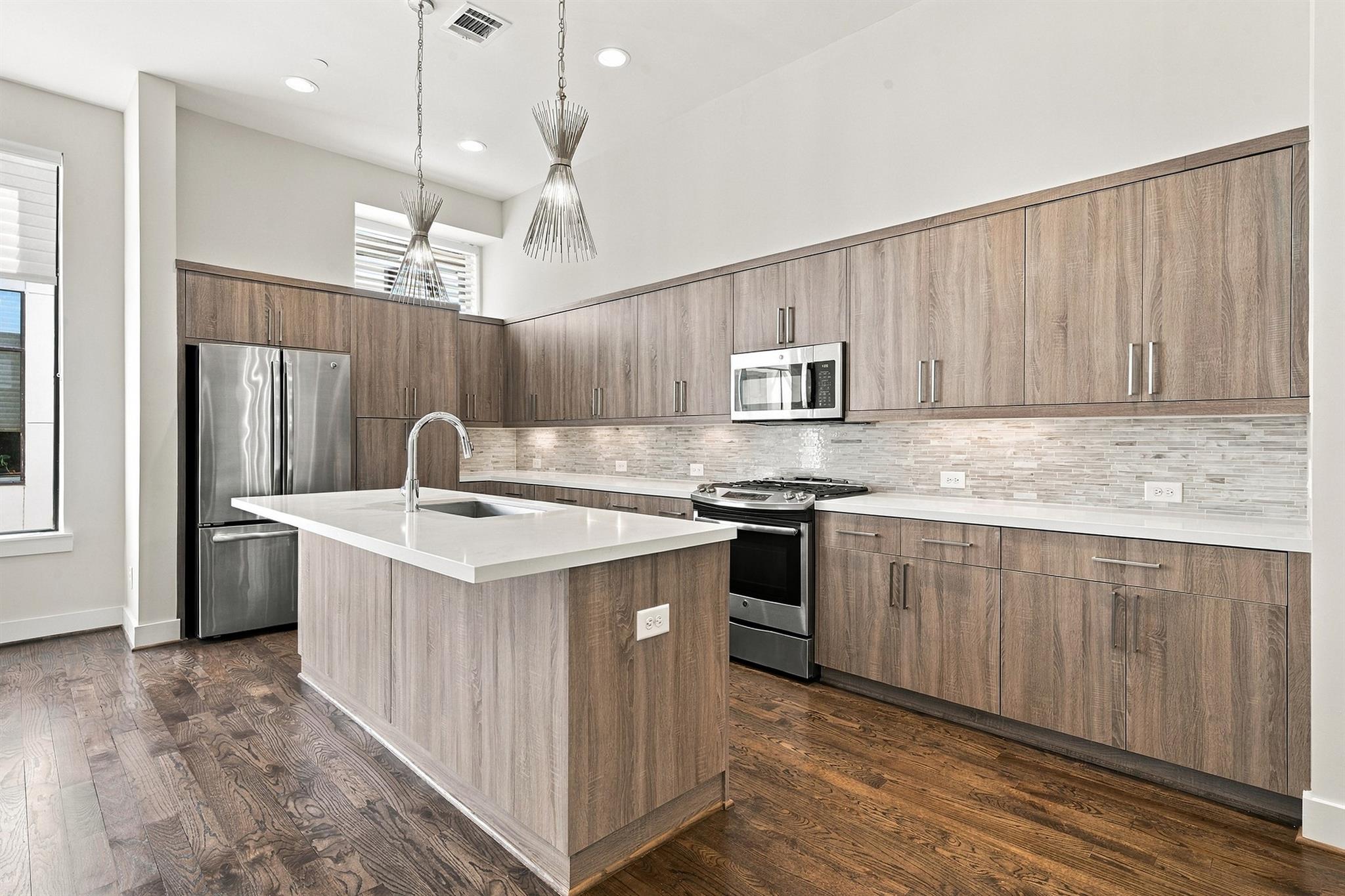 1004 California Street # 203