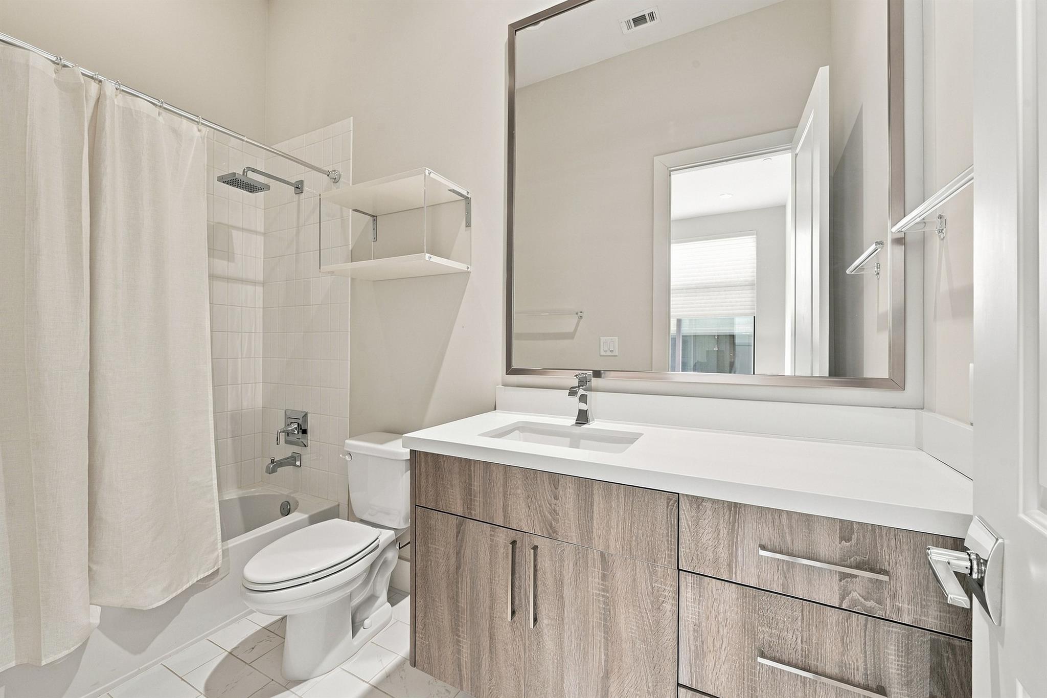 1004 California Street # 203