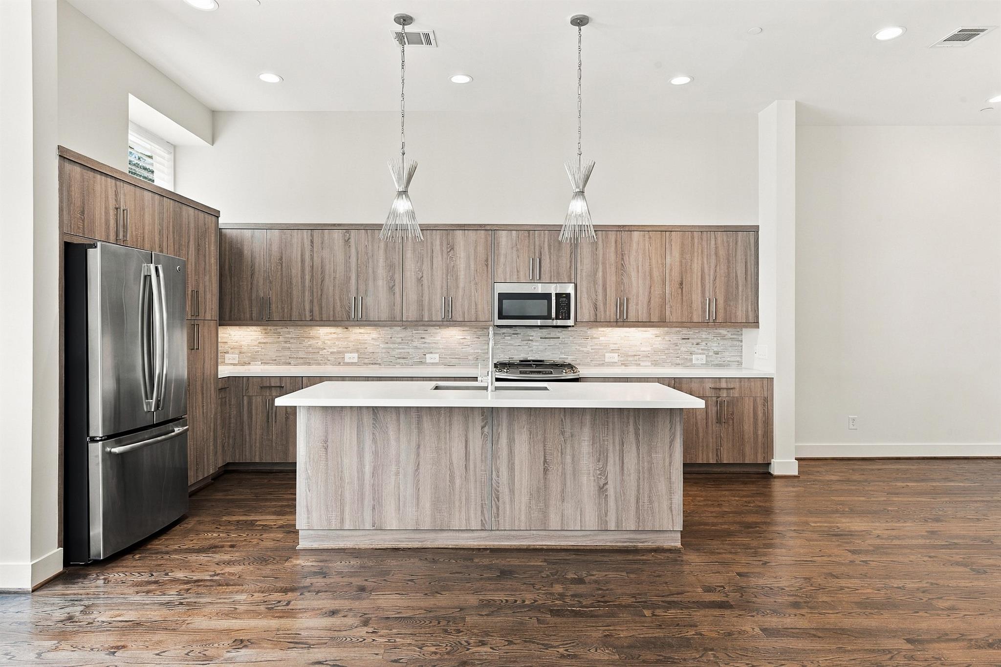 1004 California Street # 203