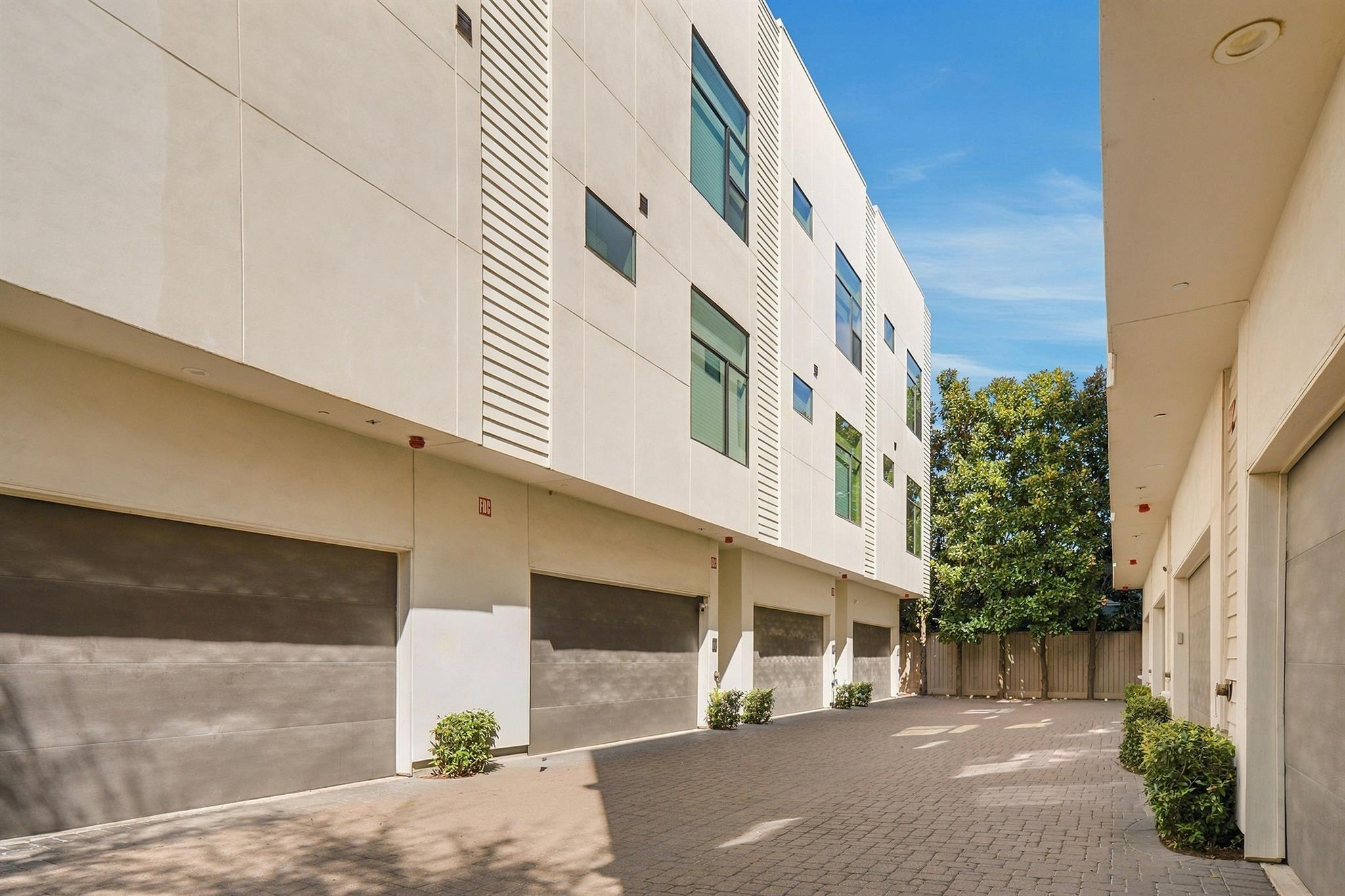 1004 California Street # 203