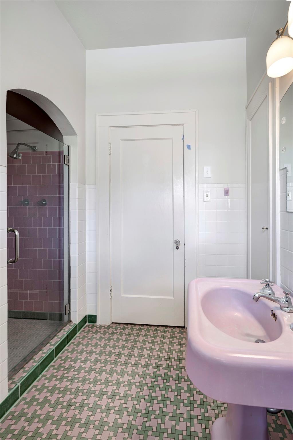 1902 Bolsover Street