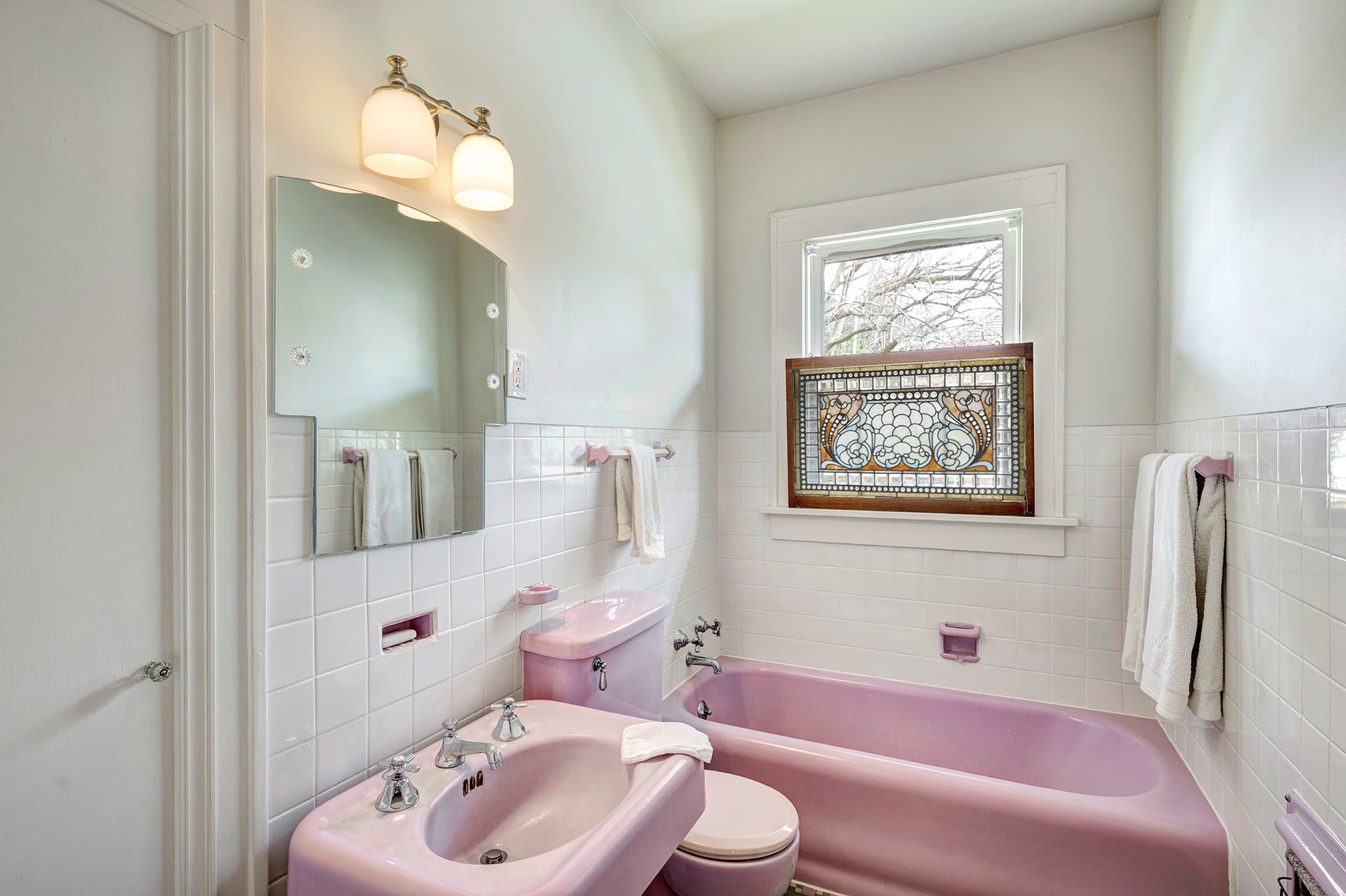 1902 Bolsover Street