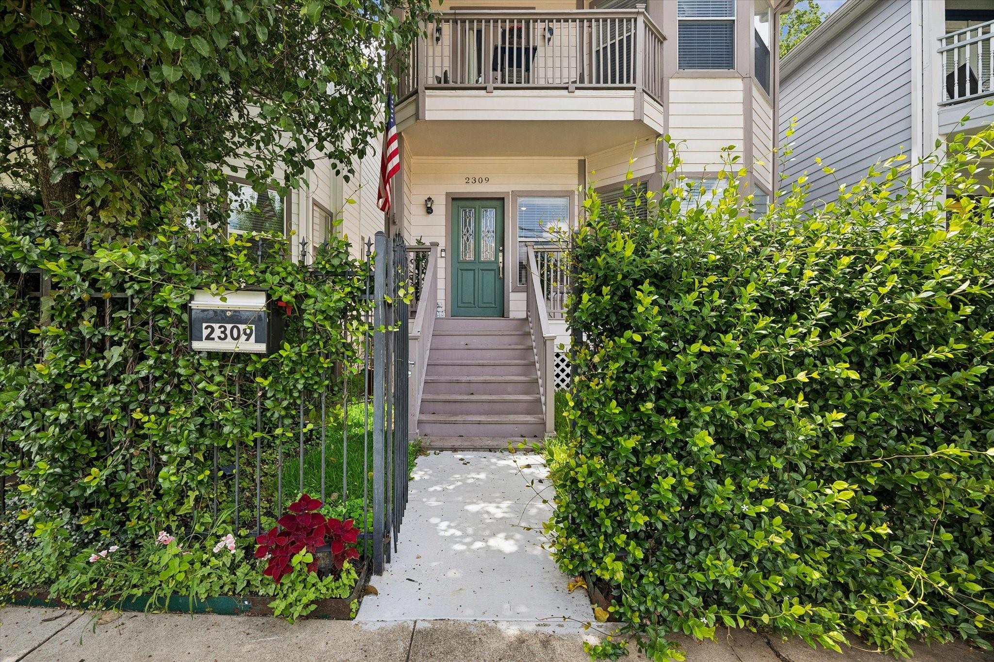2309 Nicholson Street