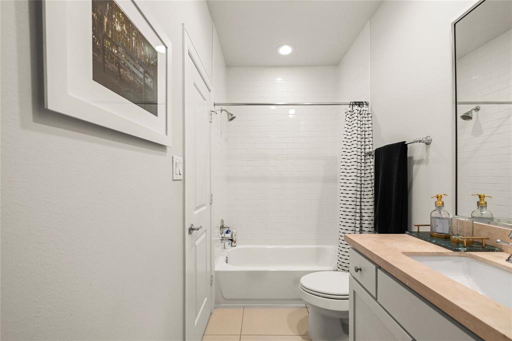 1215 W 25th # D