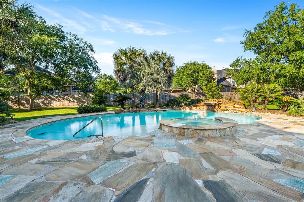 2318 Legend Woods Court