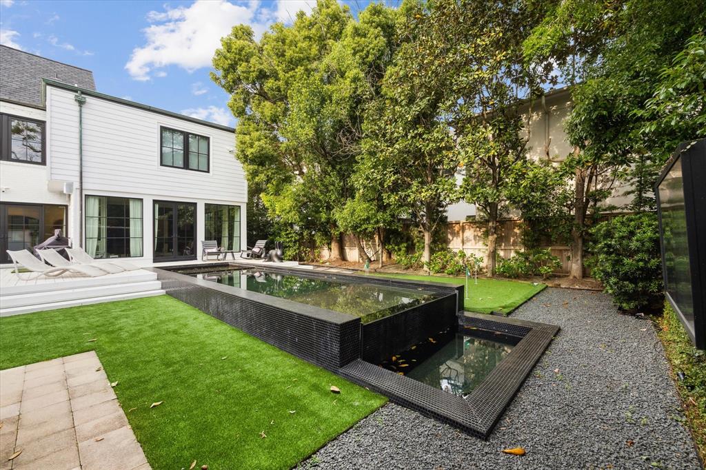 2217 Inwood Drive