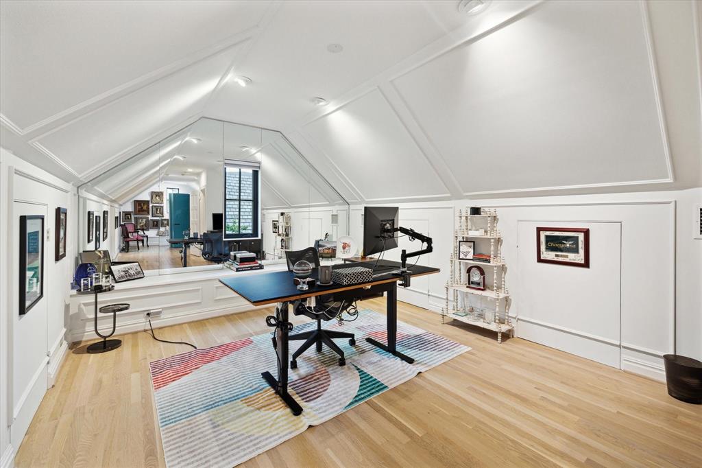 2217 Inwood Drive