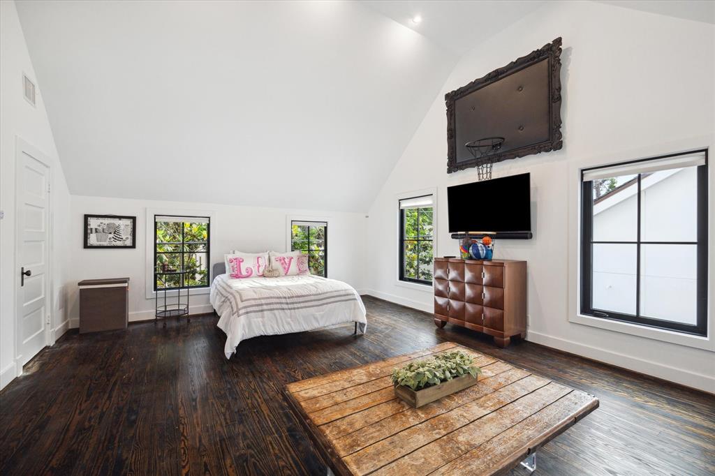 2217 Inwood Drive