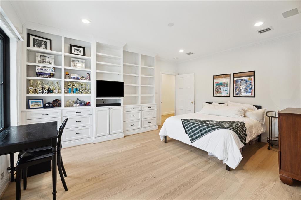 2217 Inwood Drive