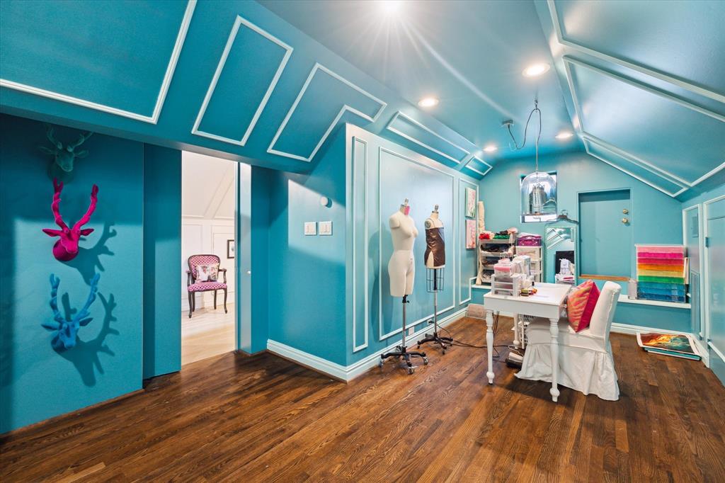 2217 Inwood Drive