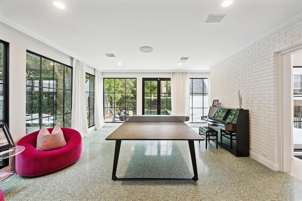 2217 Inwood Drive
