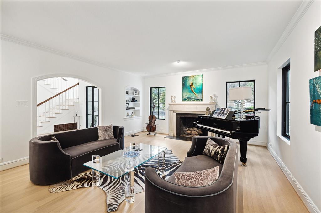 2217 Inwood Drive