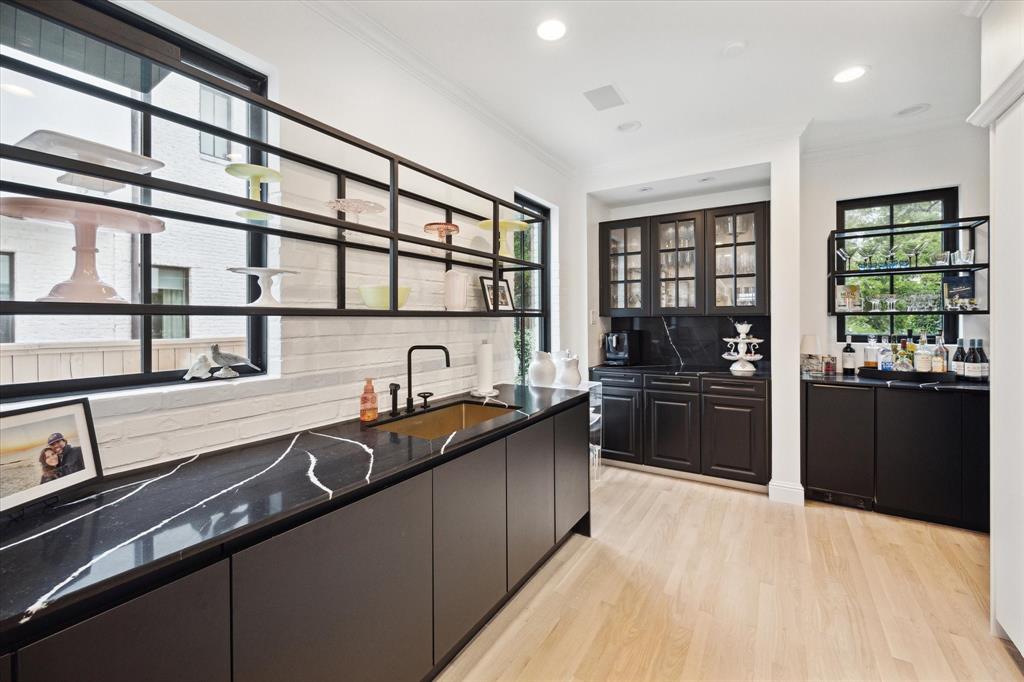 2217 Inwood Drive