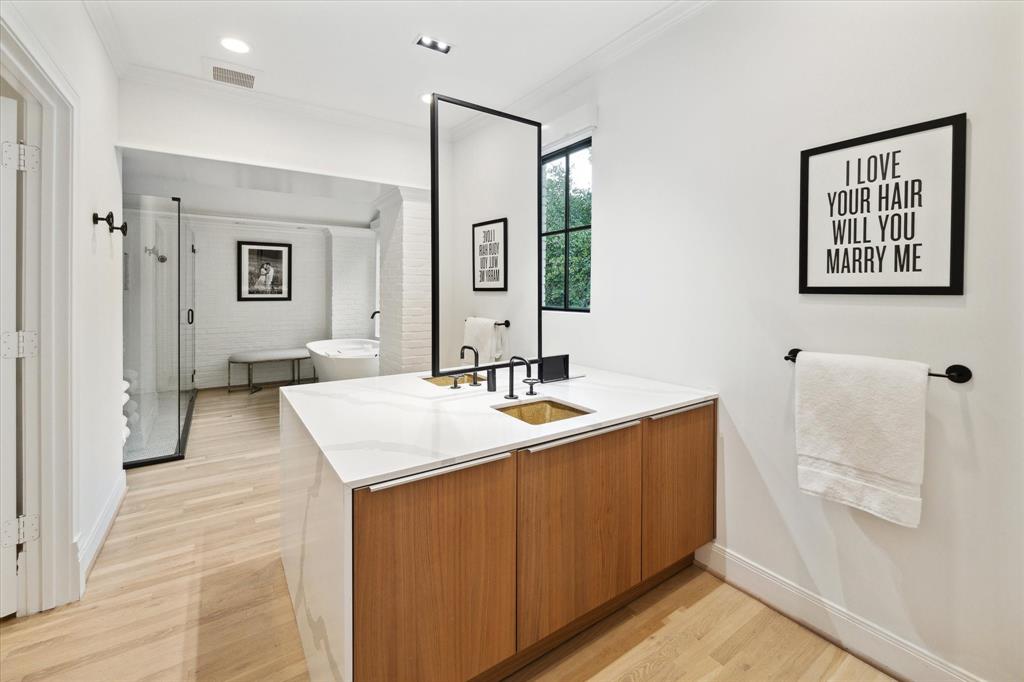 2217 Inwood Drive