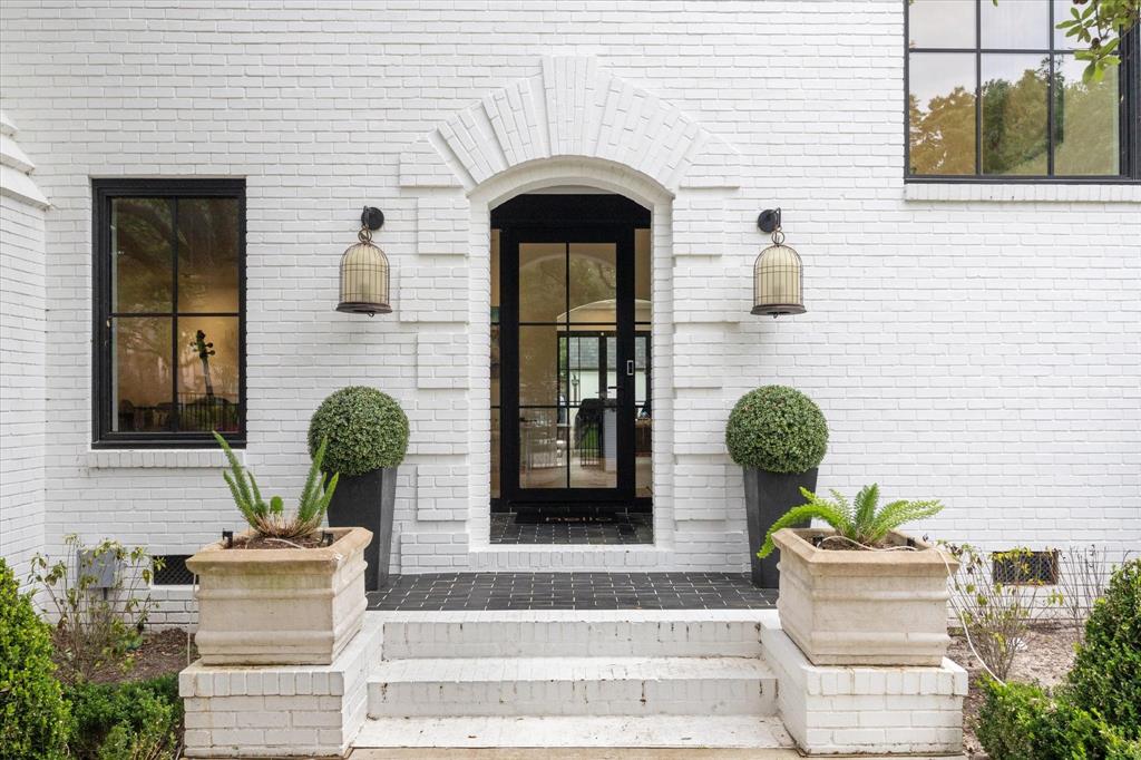 2217 Inwood Drive