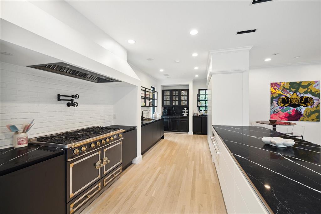 2217 Inwood Drive