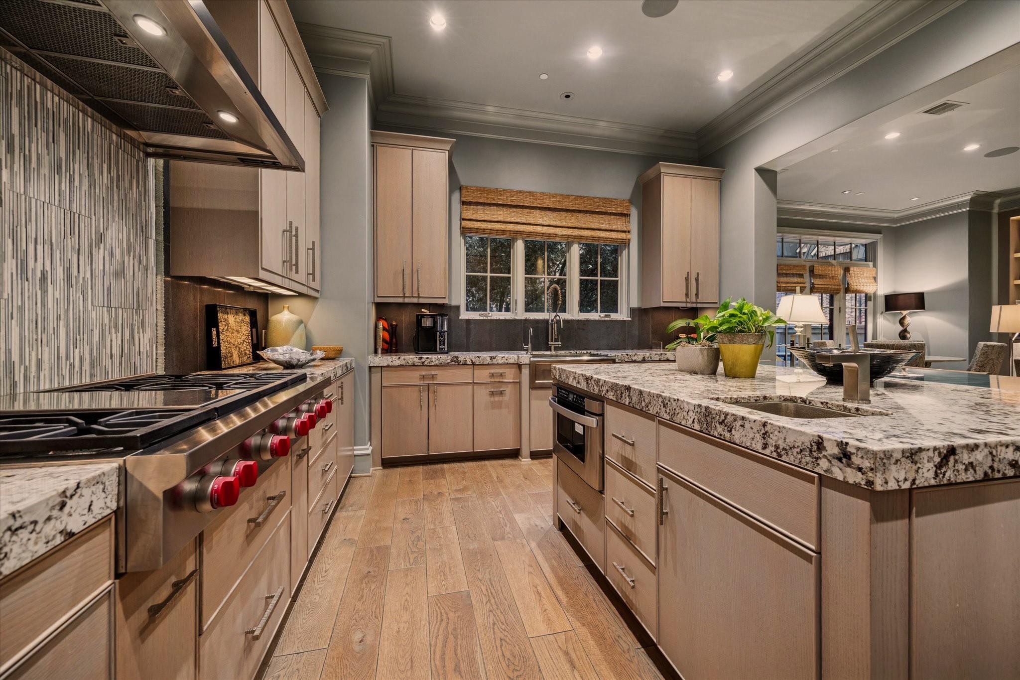 1225 Place Royale Way