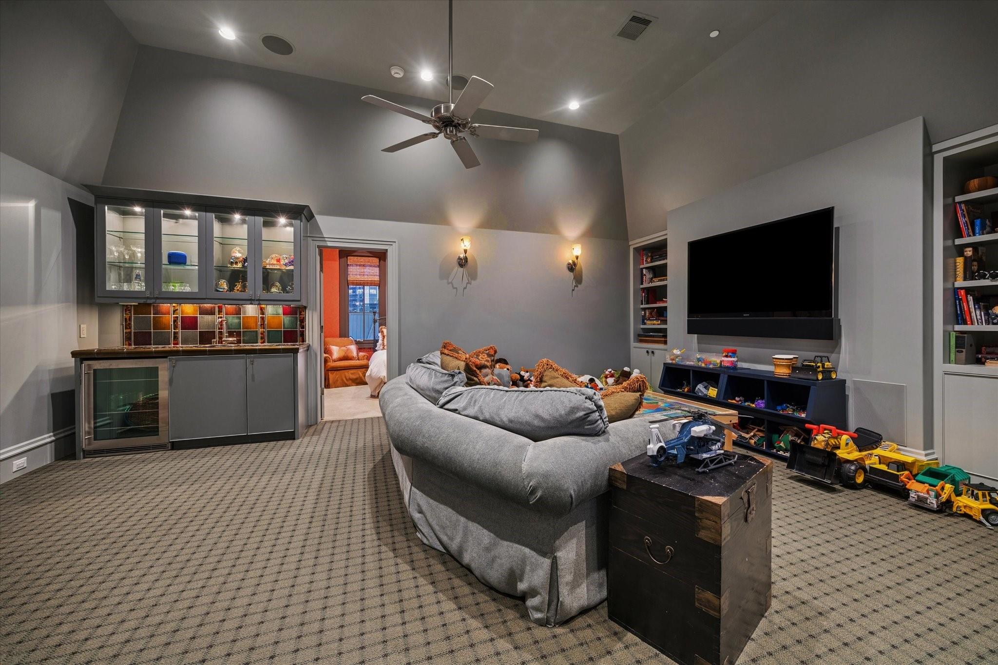 1225 Place Royale Way