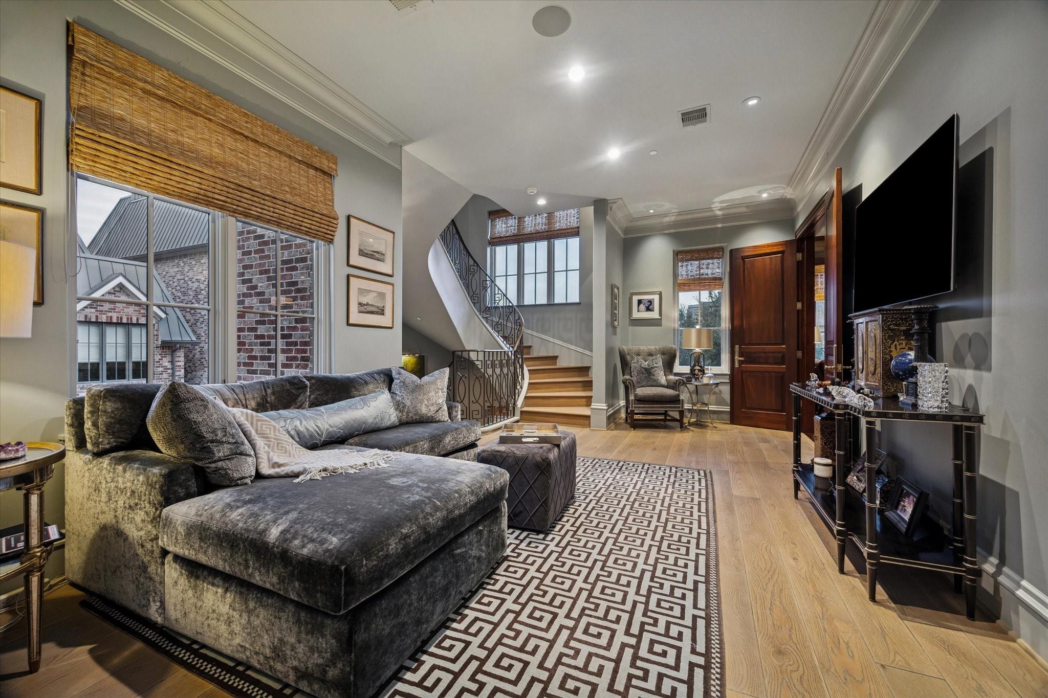 1225 Place Royale Way