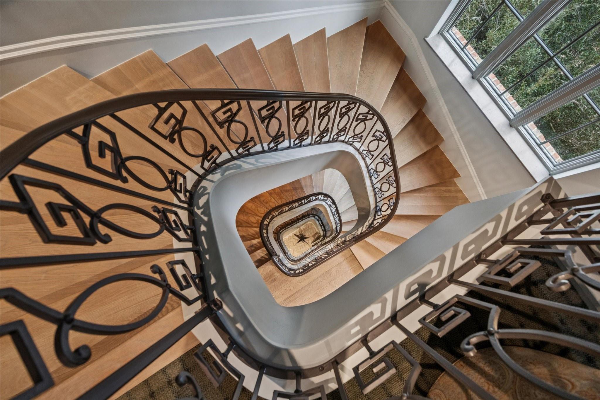 1225 Place Royale Way