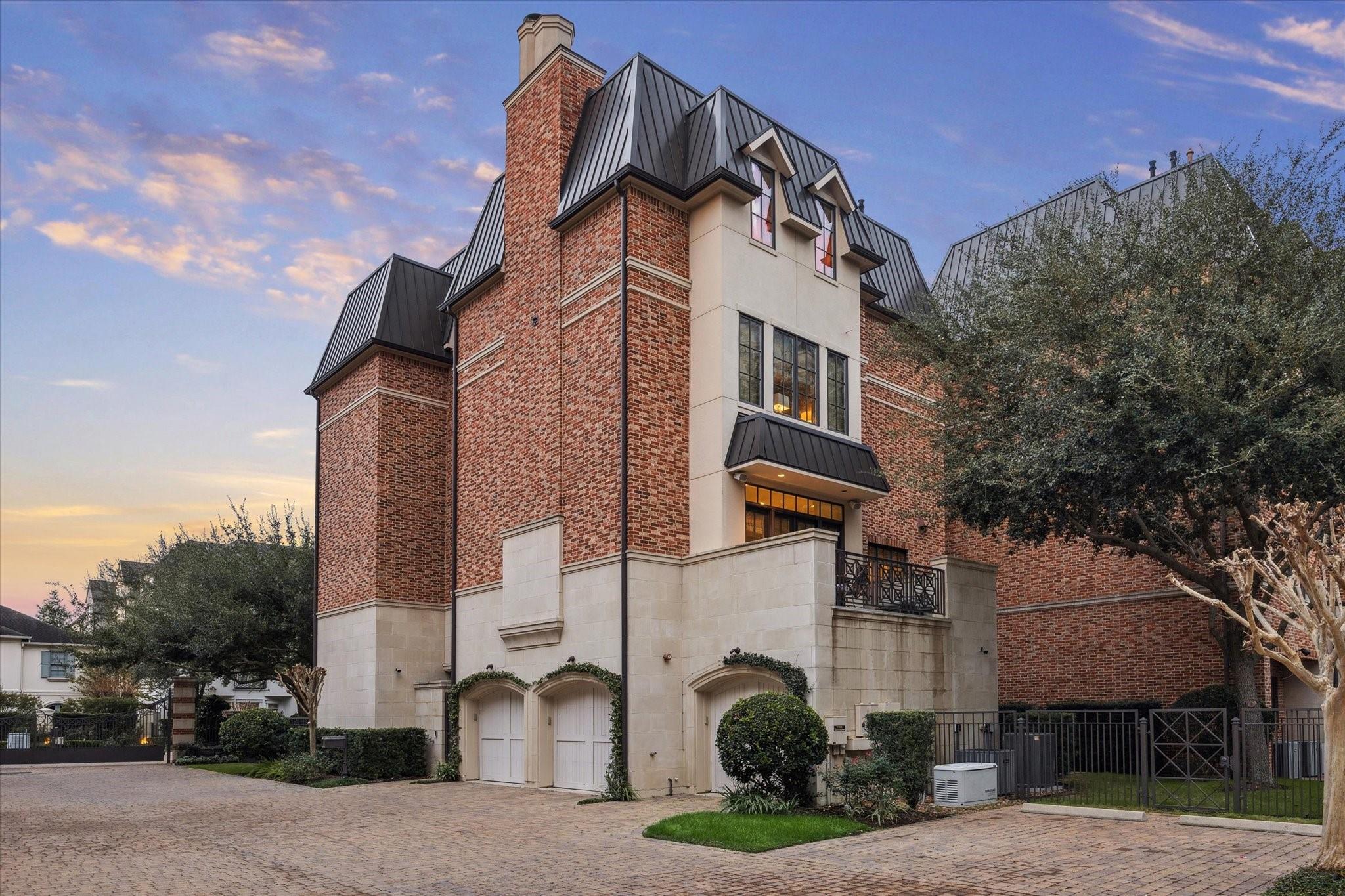 1225 Place Royale Way