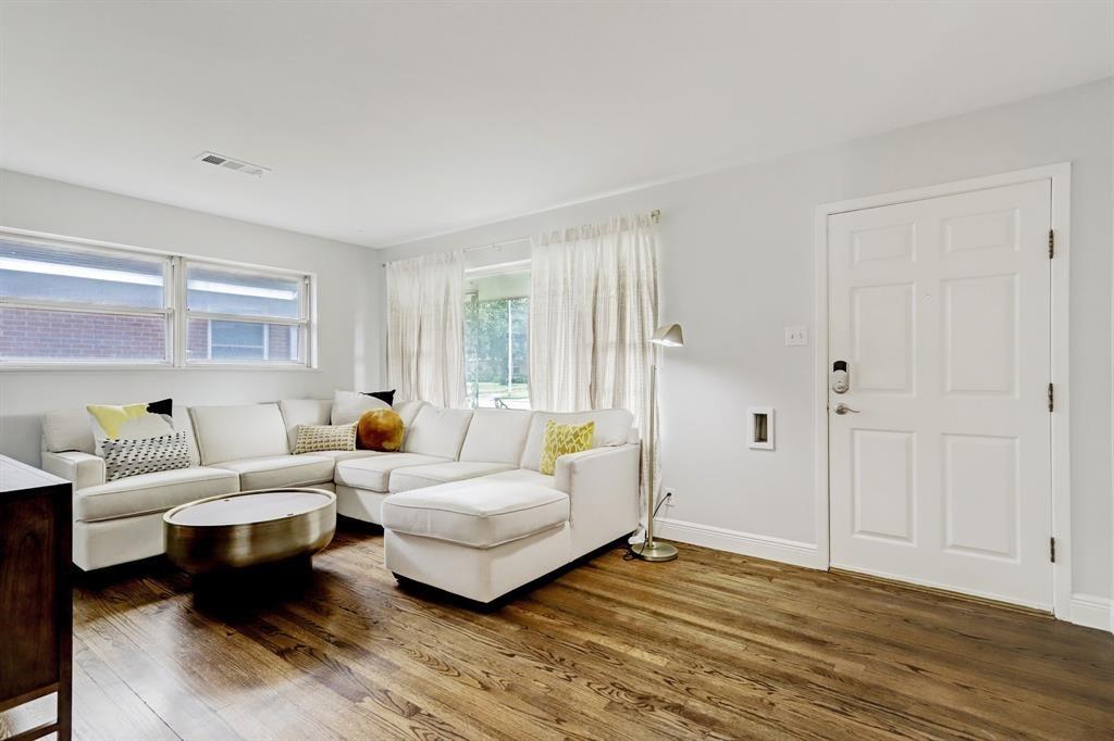 1914 Viking Drive