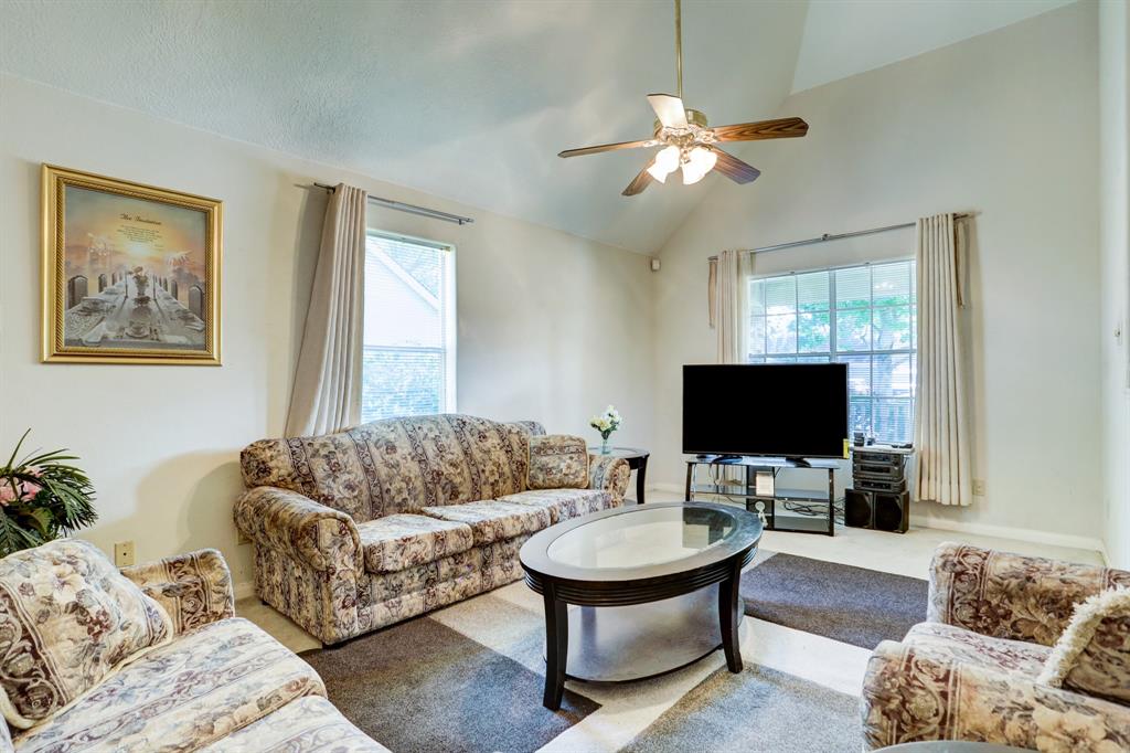 11718 N Evelyn Circle