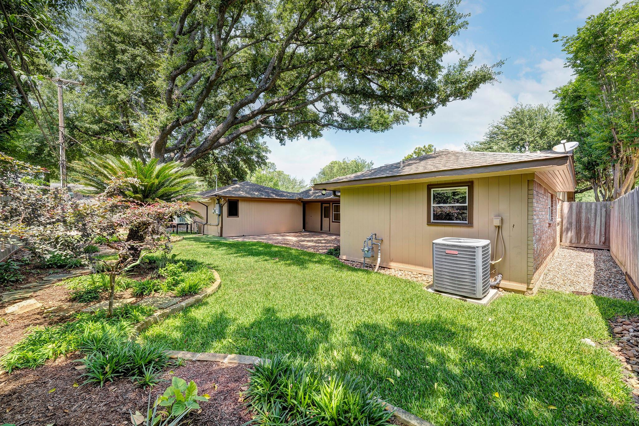 10727 Piping Rock Lane