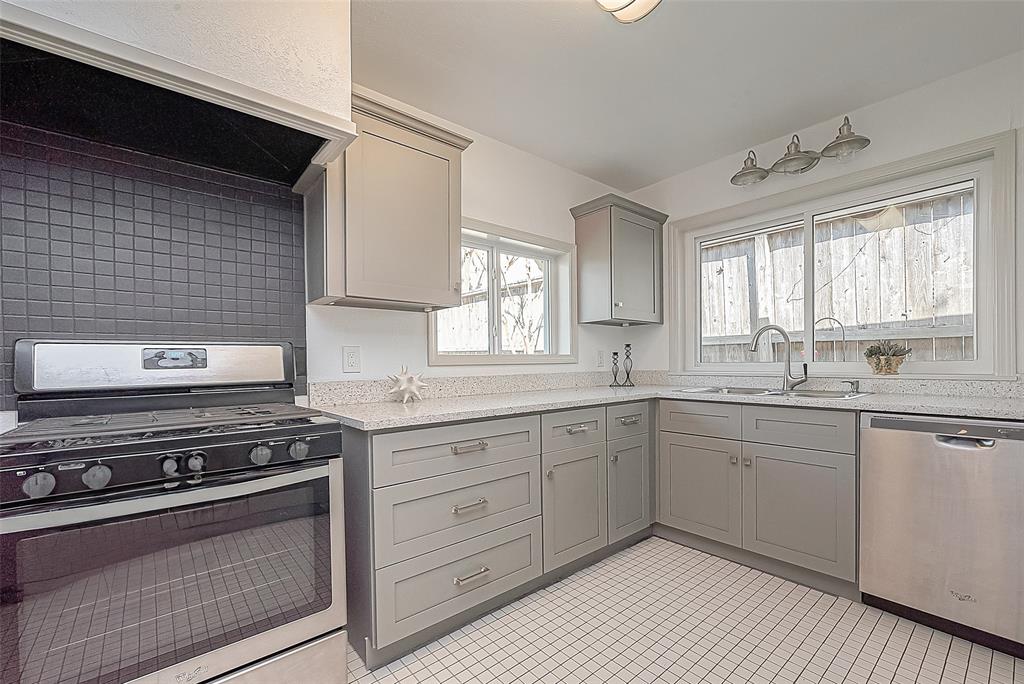 3306 Blue Bonnet Boulevard
