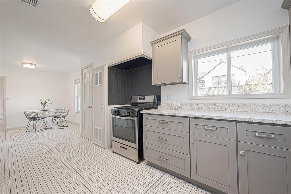 3306 Blue Bonnet Boulevard