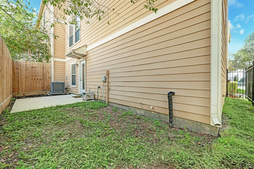1207 Ennis Street