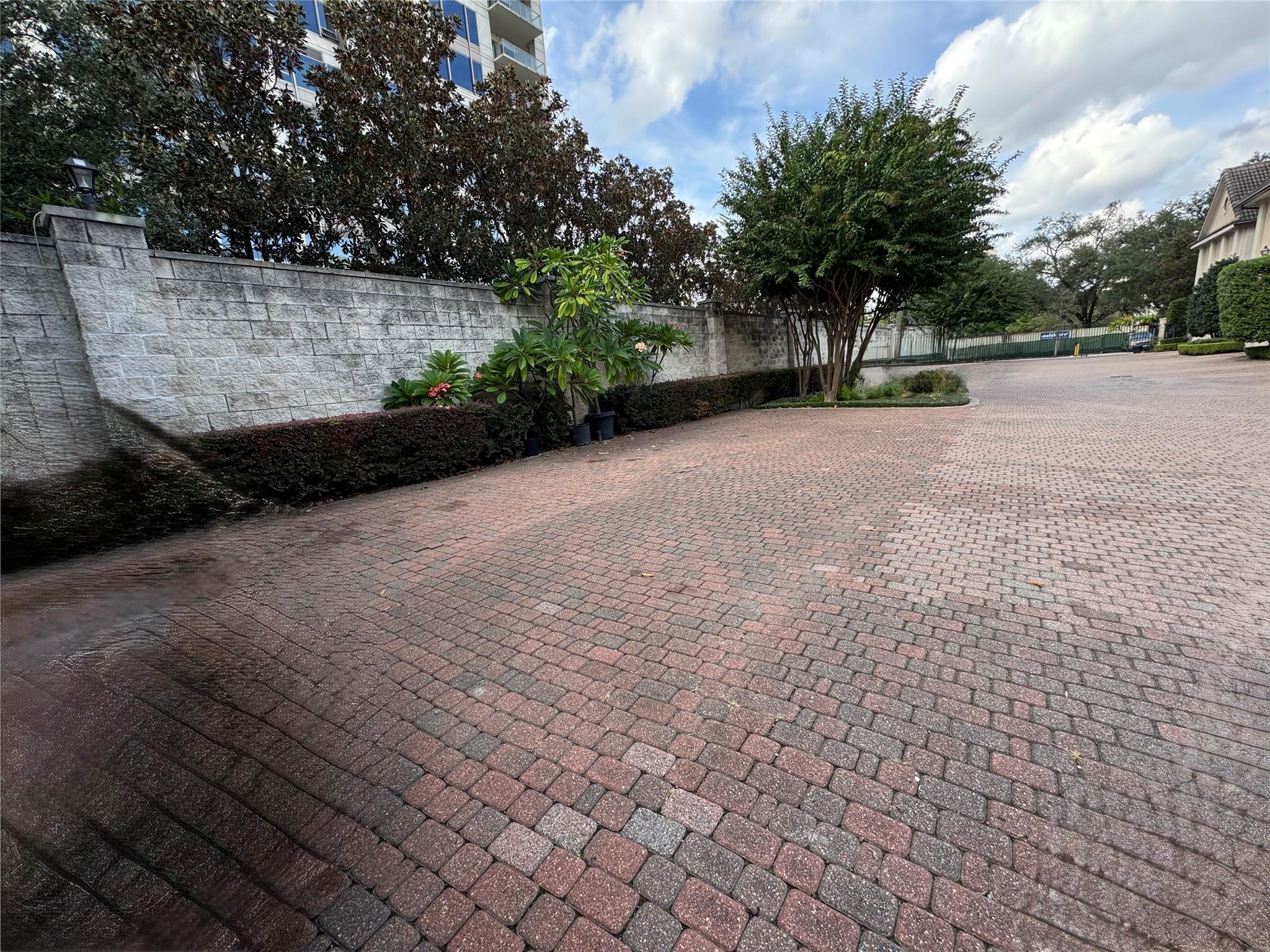 1221 Wynden Court
