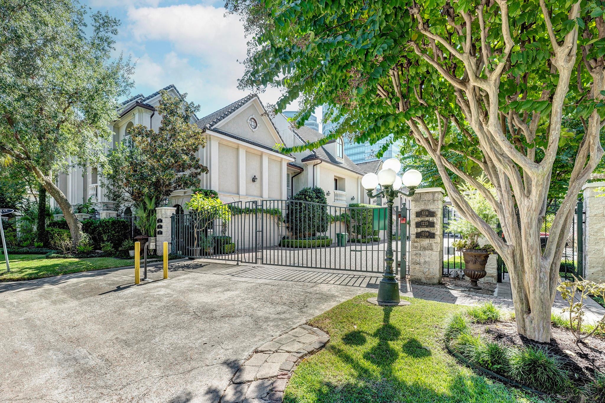 1221 Wynden Court