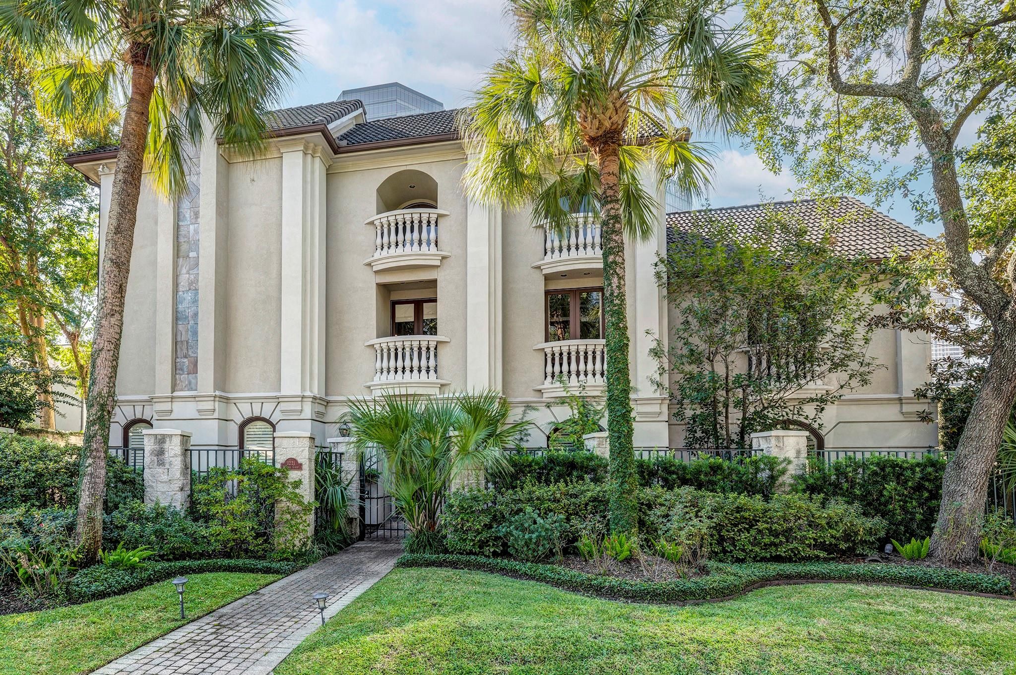 1221 Wynden Court