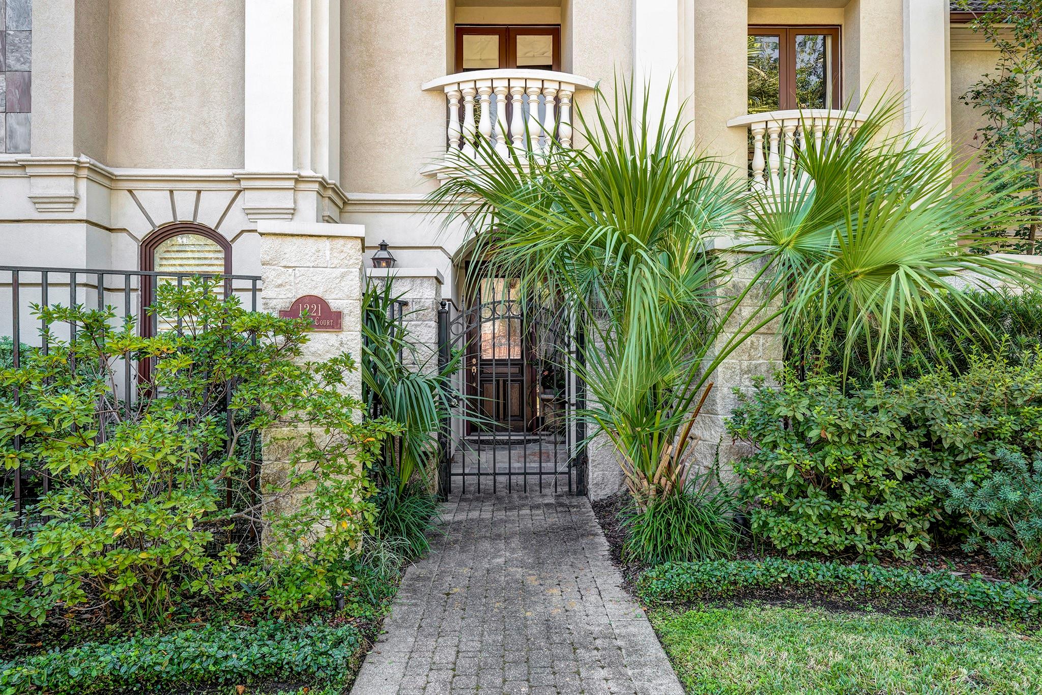 1221 Wynden Court