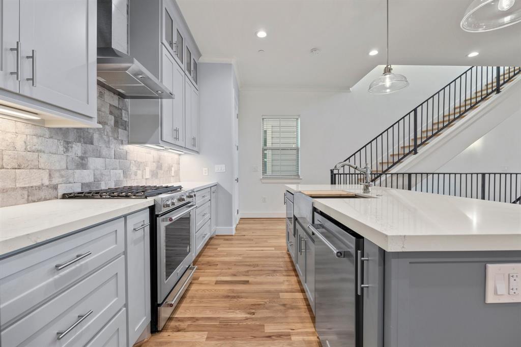 5345 Larkin