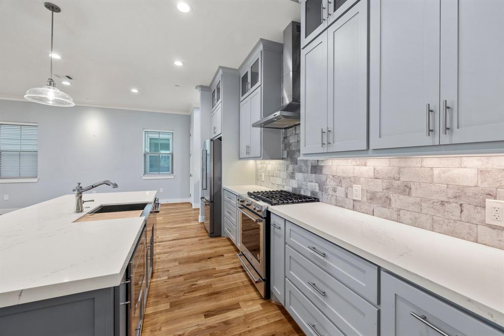 5345 Larkin