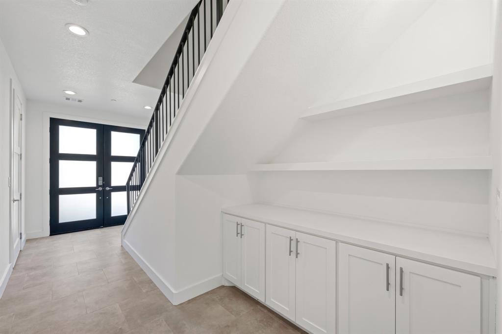 5345 Larkin