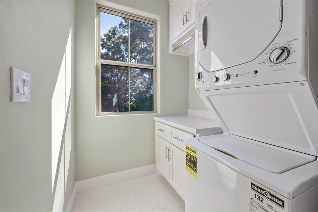 5345 Larkin