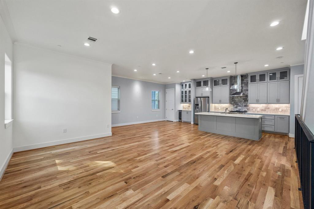 5345 Larkin