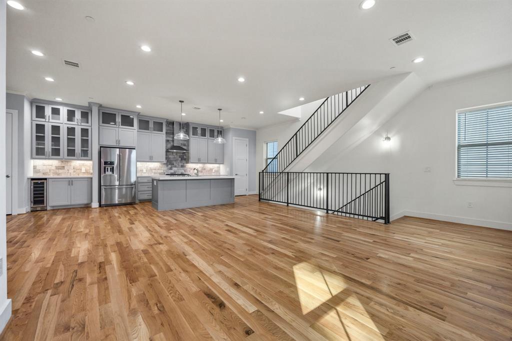 5345 Larkin